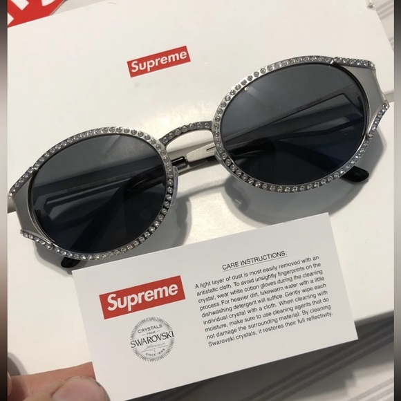 Supreme - Picture 2 of 12